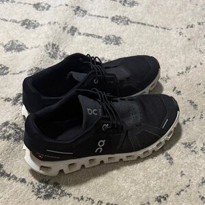 On Running women’s Black and White Athletic Shoes